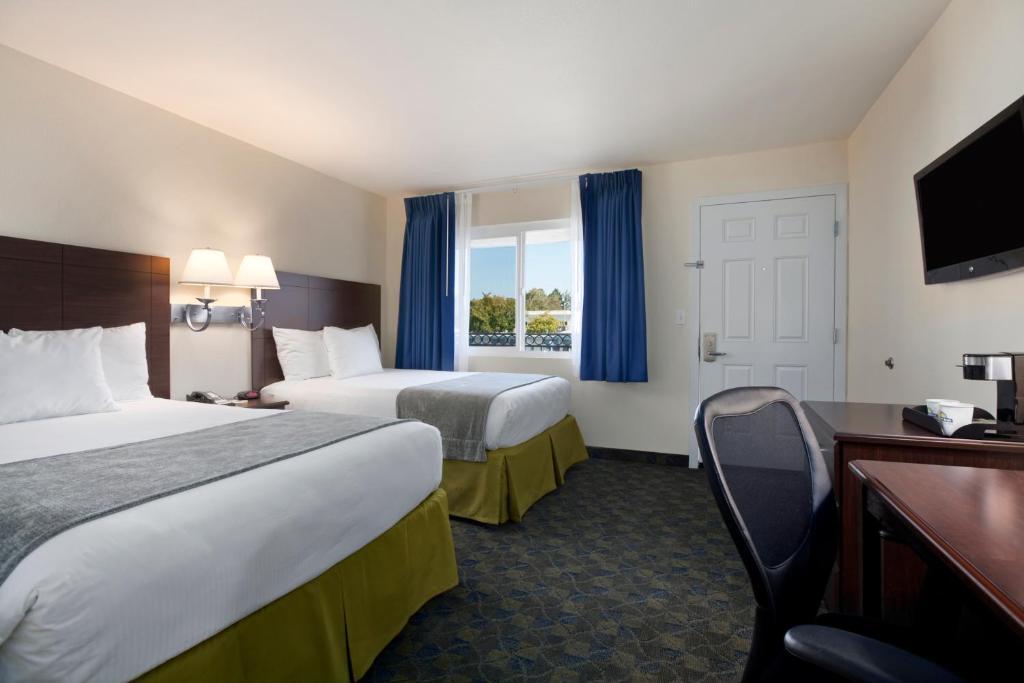 Double Room with Two Double Beds - Non-Smoking,705898927:JPEG